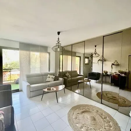 Superbe Studio Au Calme Avec Piscine Αντίμπ