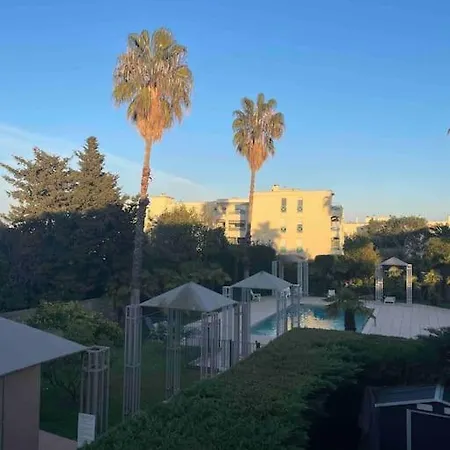 Διαμέρισμα Superbe Studio Au Calme Avec Piscine Αντίμπ